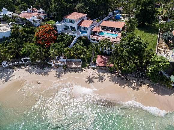 Direct access to the beach